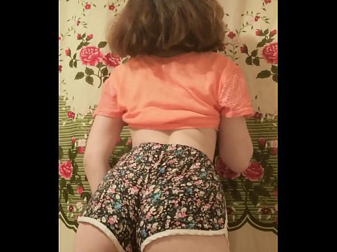 ❤️ Tânără sexy care se dezbracă de pantaloni scurți în fața camerei de filmat at ro.creditme.top ❌