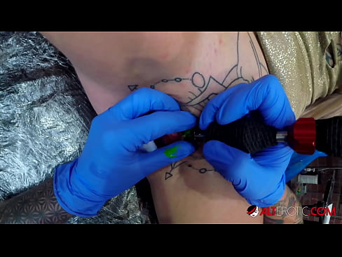 ❤️ Sully Savage, o bunăciune extrem de tatuată, și-a făcut un tatuaj pe clitorisul ei at ro.creditme.top ❌